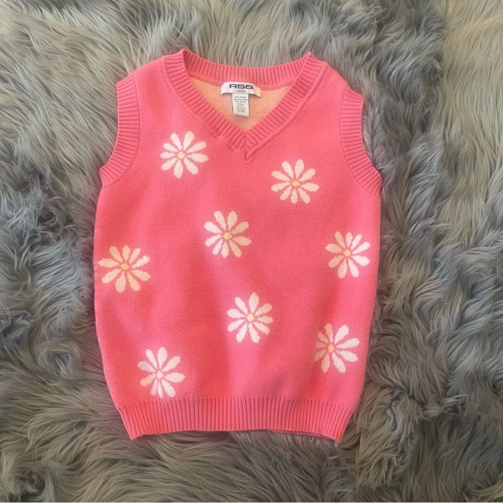 Tilly’s Daisy Print Sweater Vest, youth medium